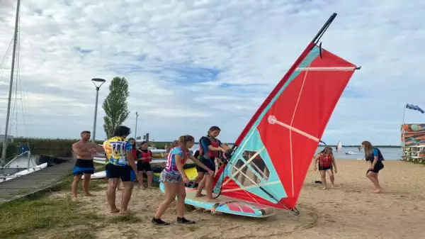 Windsurfingowe wakacje dla dzieci i młodzieży