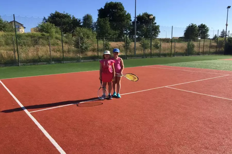 Kołobrzeg Kolonia i obóz z tenisem ziemnym