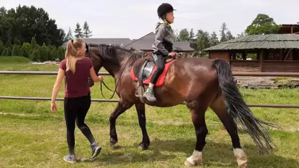 Wakacje dla dzieci ABC jazdy konnej