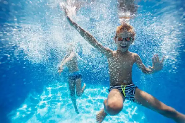 Pływackie wakacje dla dzieci i młodzieży